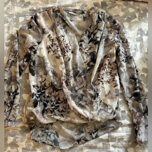 3 FOR $35 - H&M FLORAL BLOUSE